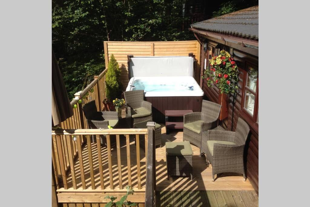 Mistletoe One Luxury Lodge With Hot Tub Windermere Buitenkant foto