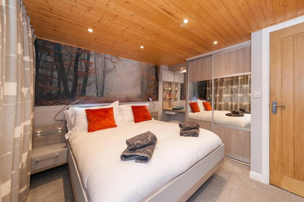 Mistletoe One Luxury Lodge With Hot Tub Windermere Buitenkant foto